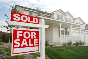 Home with For Sale/Sold sign | The Biggest Home Buying and Selling Mistakes