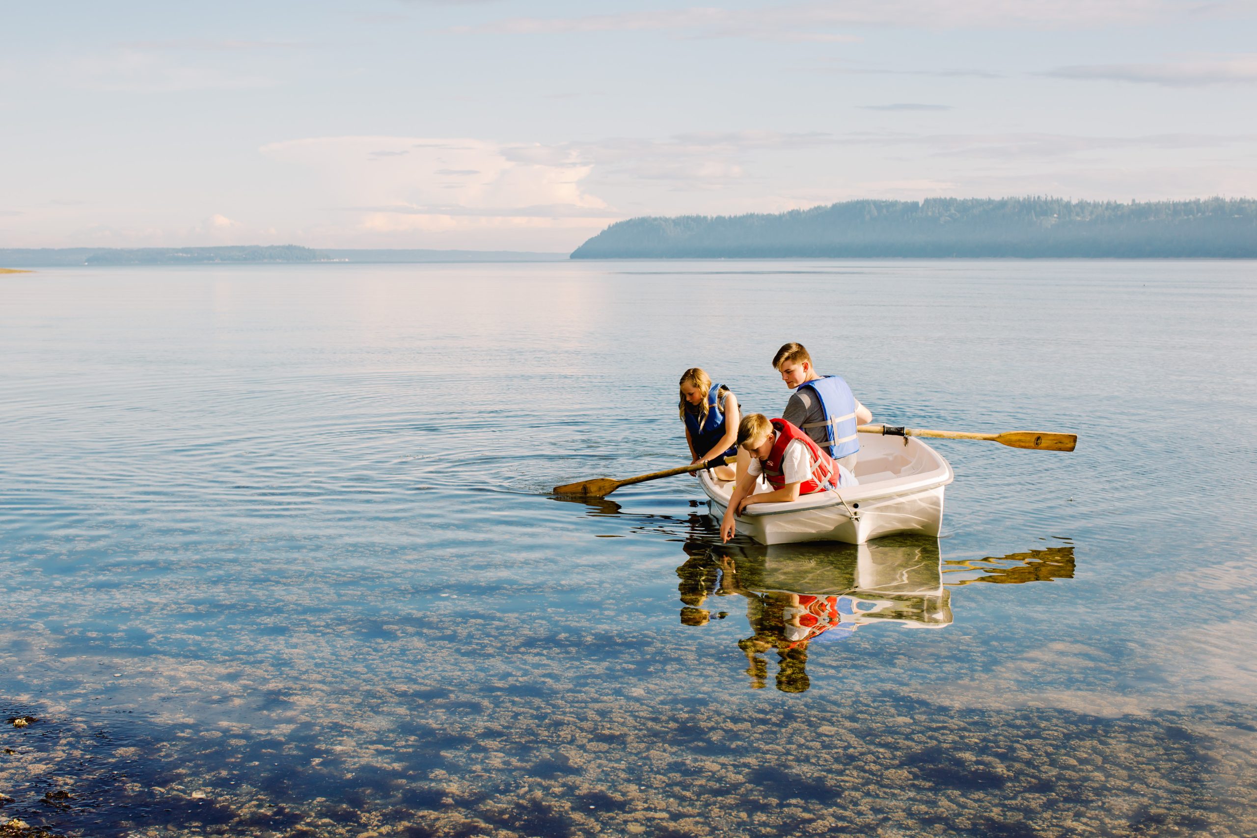 Family in row boat | Windermere Real Estate | Stanwood, WA